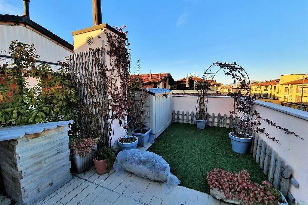 Il Torchio Rooftop Apartment With Wide Terrace Σιρμιόνε