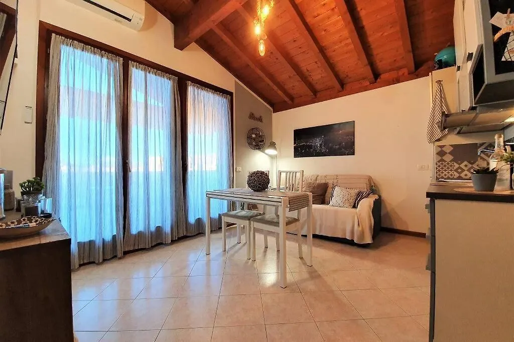 Il Torchio Rooftop Apartment With Wide Terrace Σιρμιόνε Ιταλία